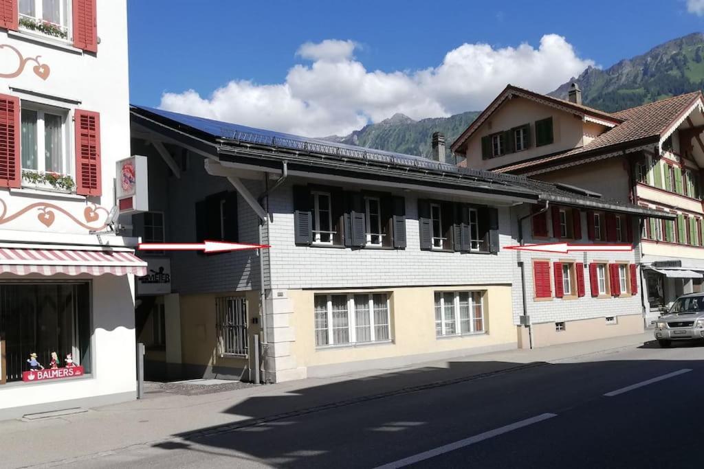 New.. Matten Central Family Suite, Sleeps 4 Matten bei Interlaken Luaran gambar